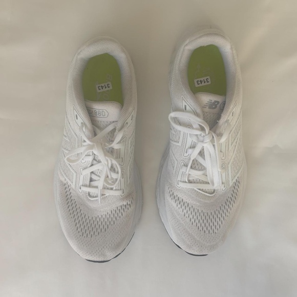 New Balance white fresh foam women's running shoes - Picture 2 of 7